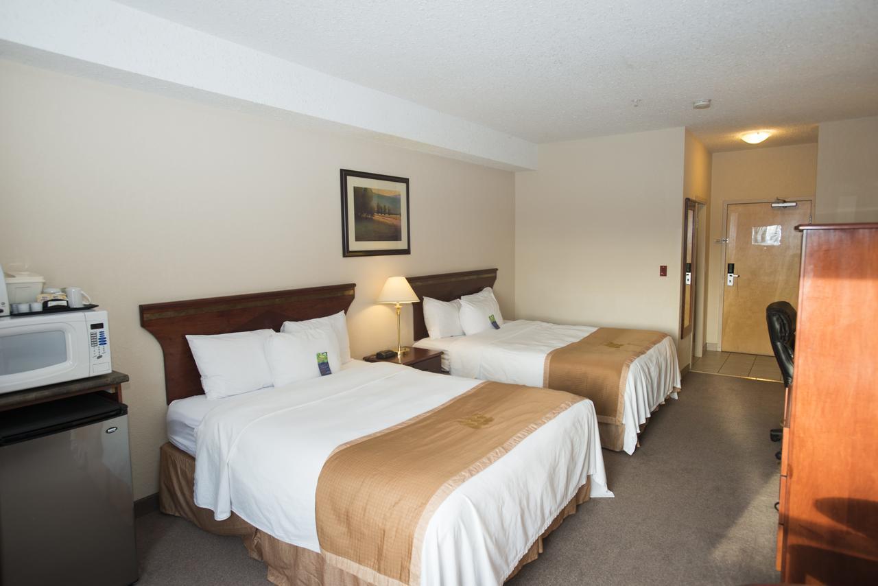 Lakeview Inns & Suites - Chetwynd Exterior photo