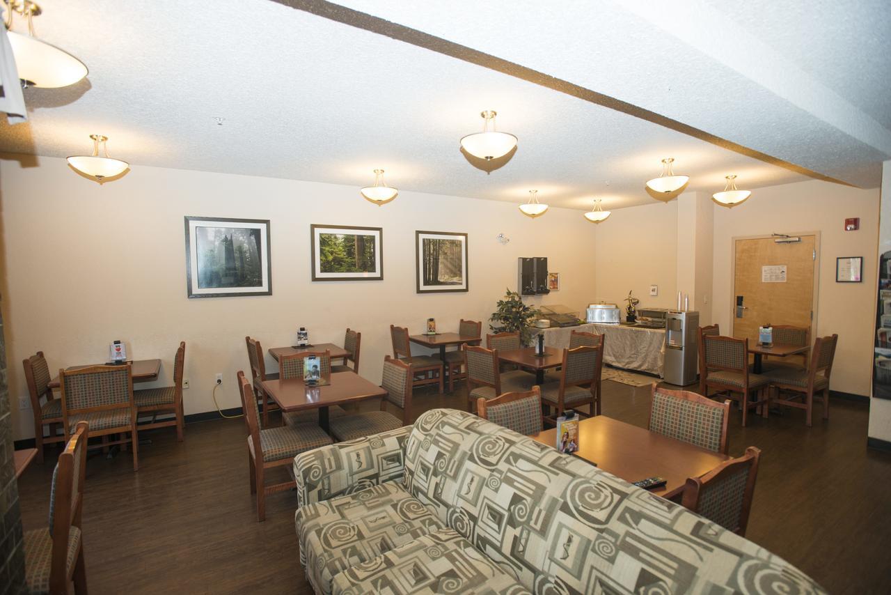 Lakeview Inns & Suites - Chetwynd Exterior photo