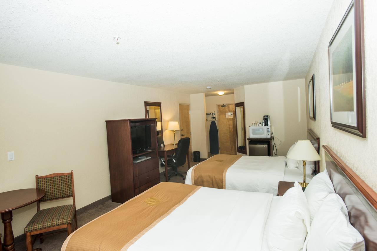 Lakeview Inns & Suites - Chetwynd Exterior photo