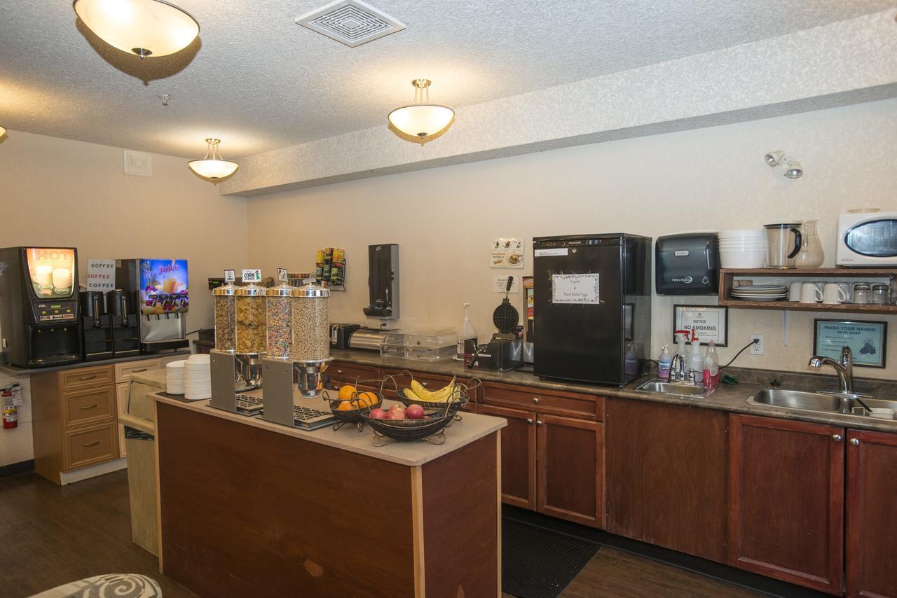 Lakeview Inns & Suites - Chetwynd Exterior photo