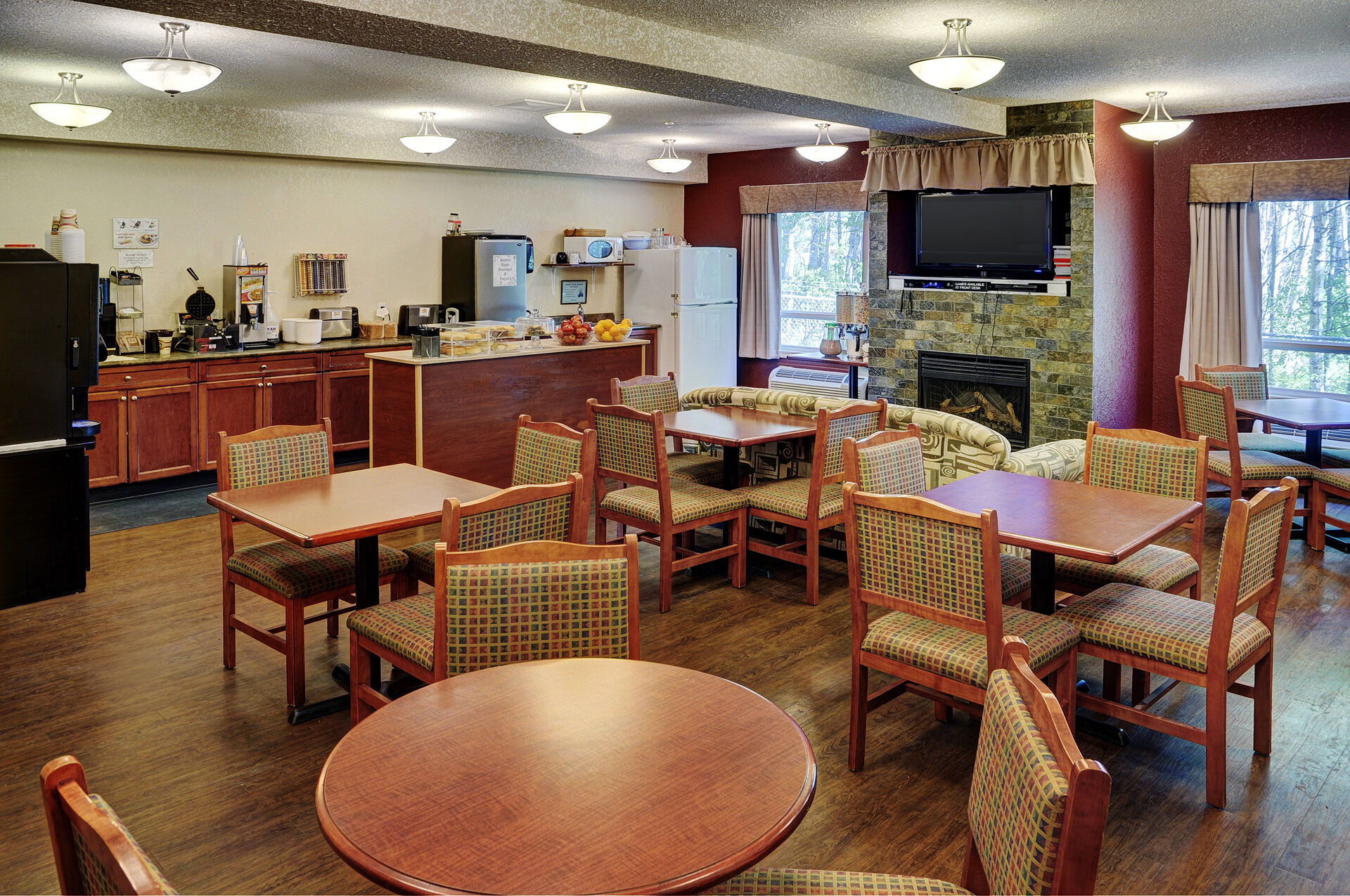 Lakeview Inns & Suites - Chetwynd Exterior photo